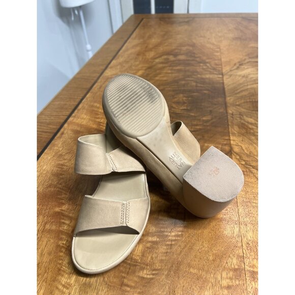 Naturalizer Women’s 7 Chunky Block Heels Sandals Tan Leather Slip On Comfort - Picture 8 of 9